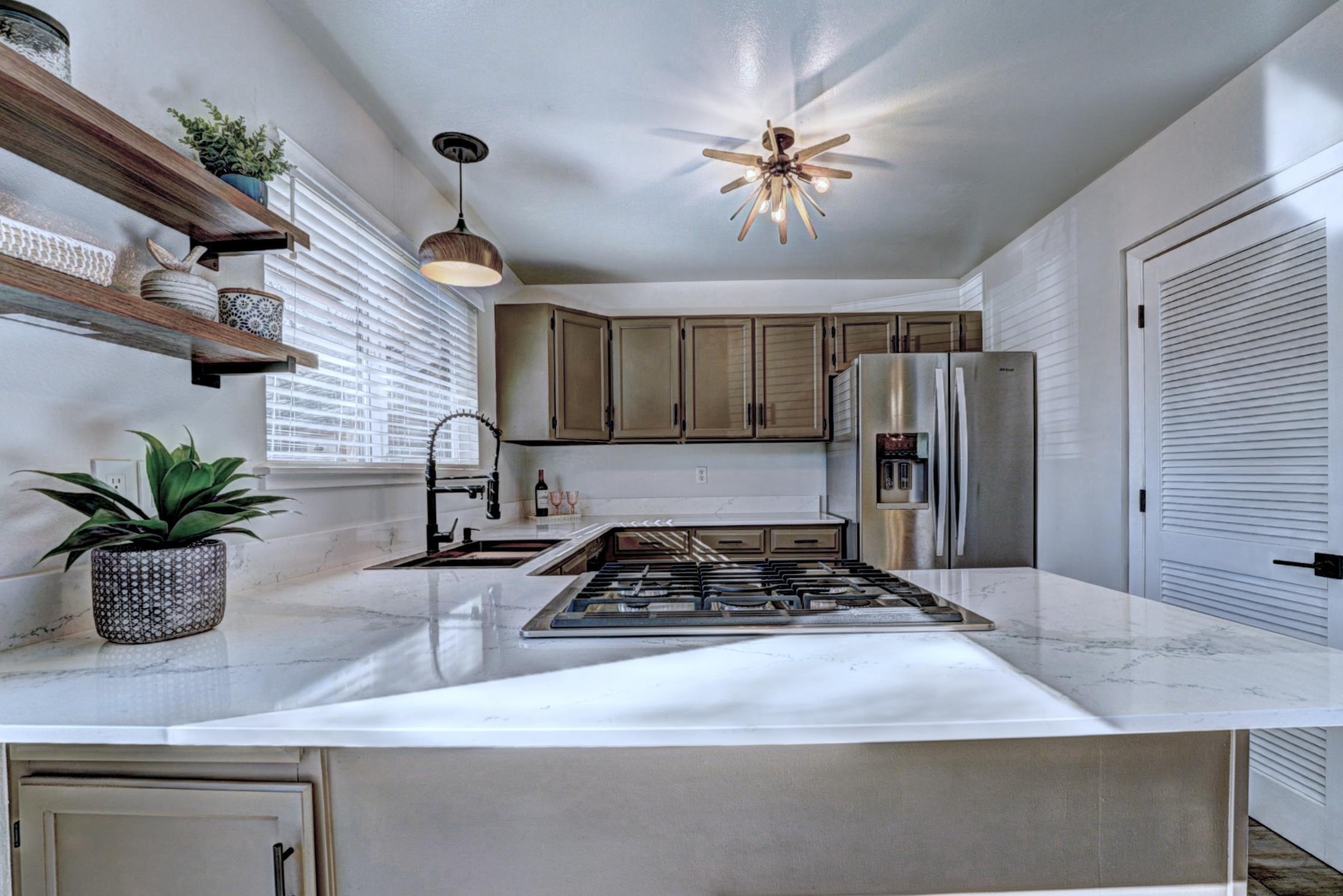 397 Ridge Cir Drive, Unit 8 Grand Junction, CO 81507 - Photo 5 of 40 a kitchen with a potted plant on the counter and cabinets