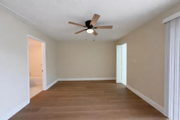 $1,400 | 700 Village Green Court, Unit 316, Palm Springs, FL 33461