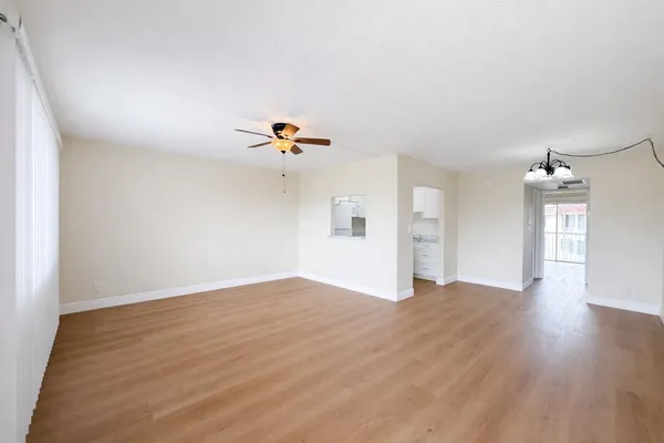 $1,400 | 700 Village Green Court, Unit 316, Palm Springs, FL 33461