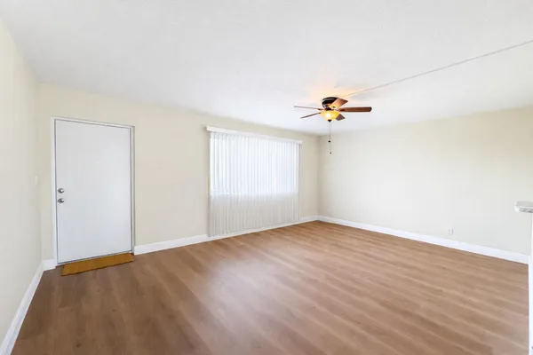 $1,400 | 700 Village Green Court, Unit 316, Palm Springs, FL 33461