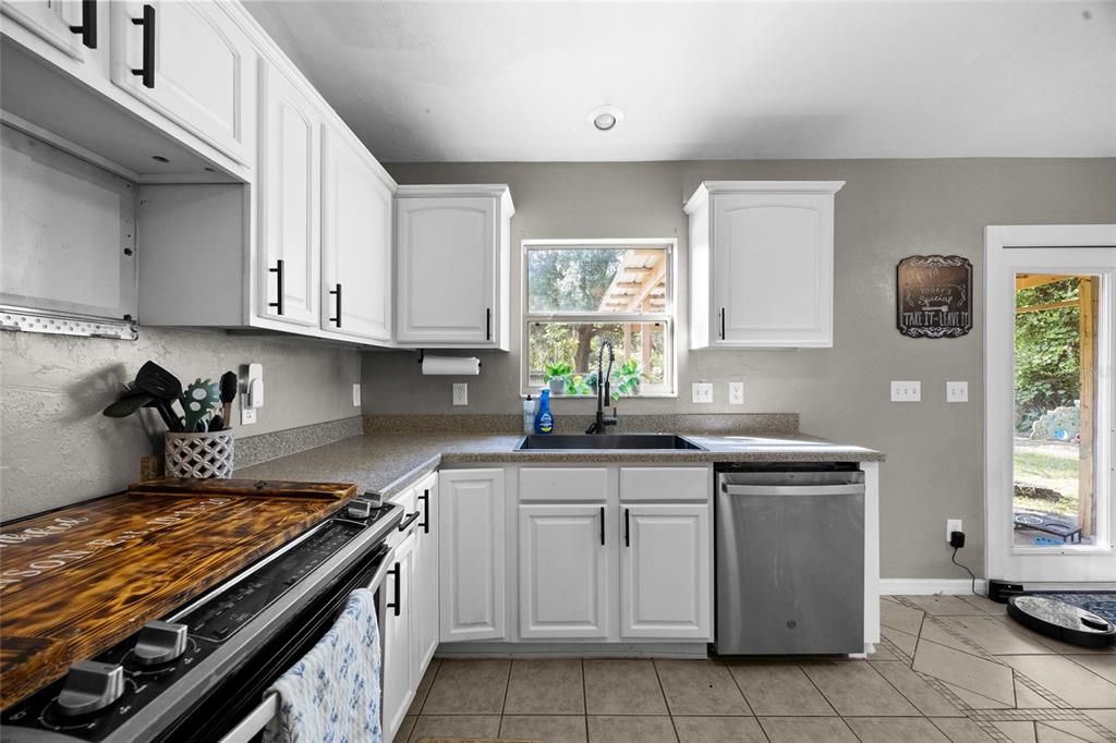 470 Margaret Street Bronson, FL 32621 - Photo 8 of 22 a kitchen with cabinets appliances and a window