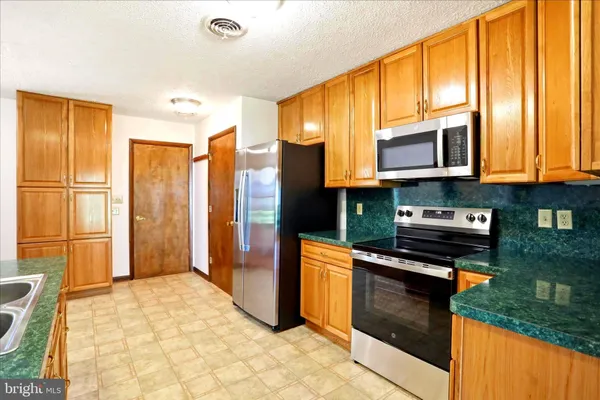 $524,900 | 229 Hollis Drive, Gerrardstown, WV 25420