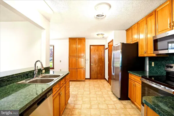 $524,900 | 229 Hollis Drive, Gerrardstown, WV 25420