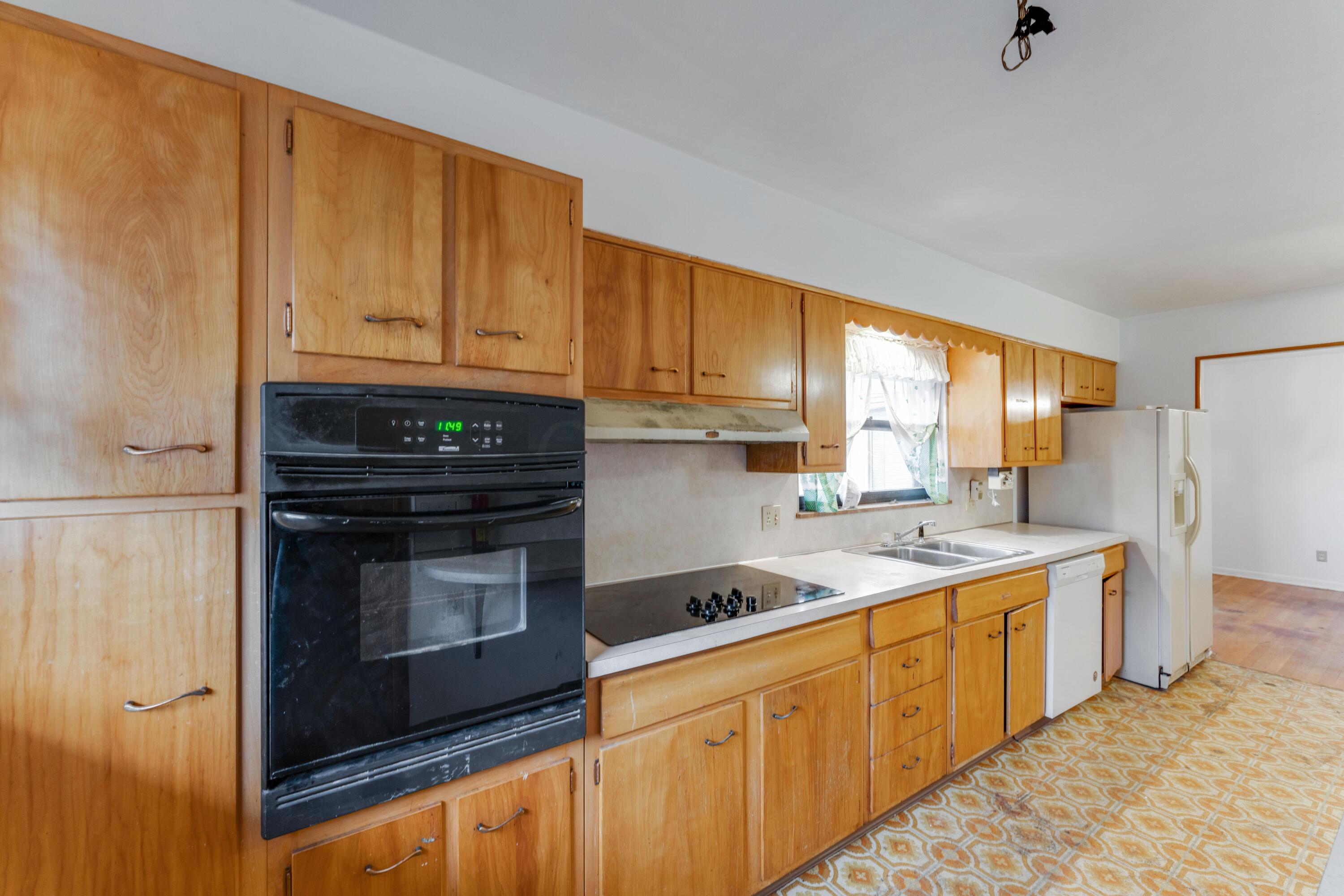 1097 Fordham Road Columbus, OH 43224 - Photo 10 of 41 39-dsc04814-dsc04816