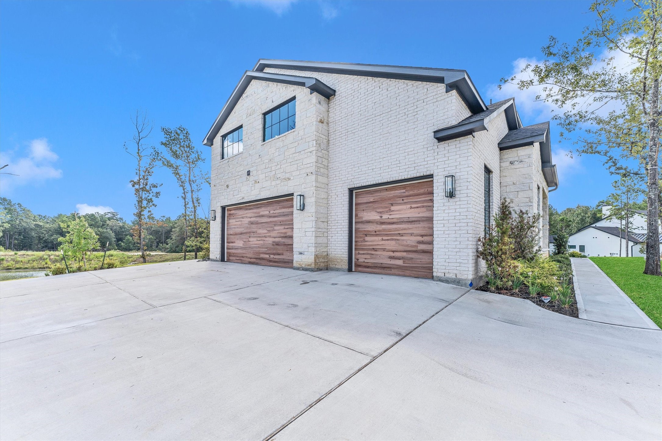 23701 Birch Grove Road Montgomery, TX 77316 - Photo 5 of 50 3-car garage
