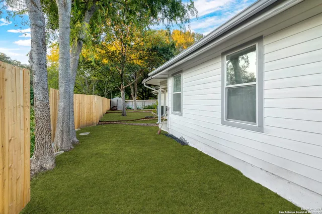 a view of a backyard with white house