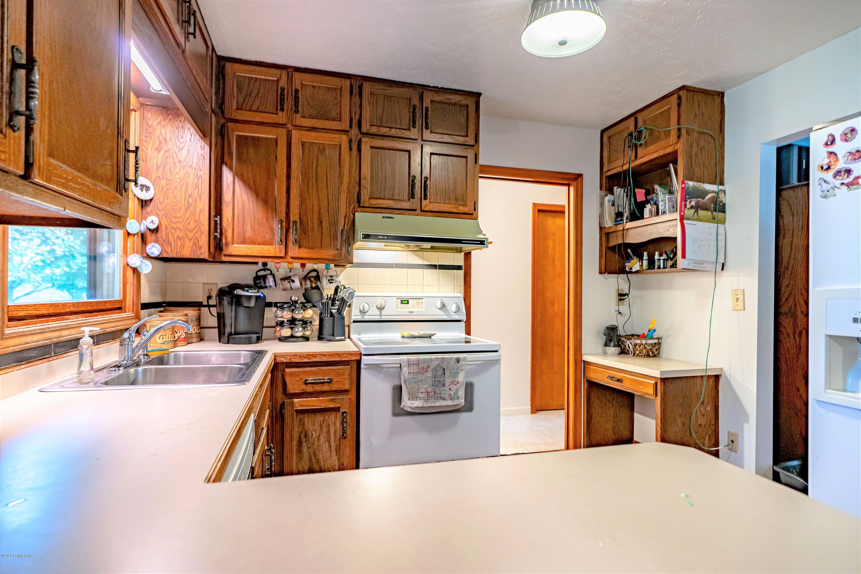 103 Helson Road Simpsonville, KY 40067 - Photo 17 of 30 Kitchen