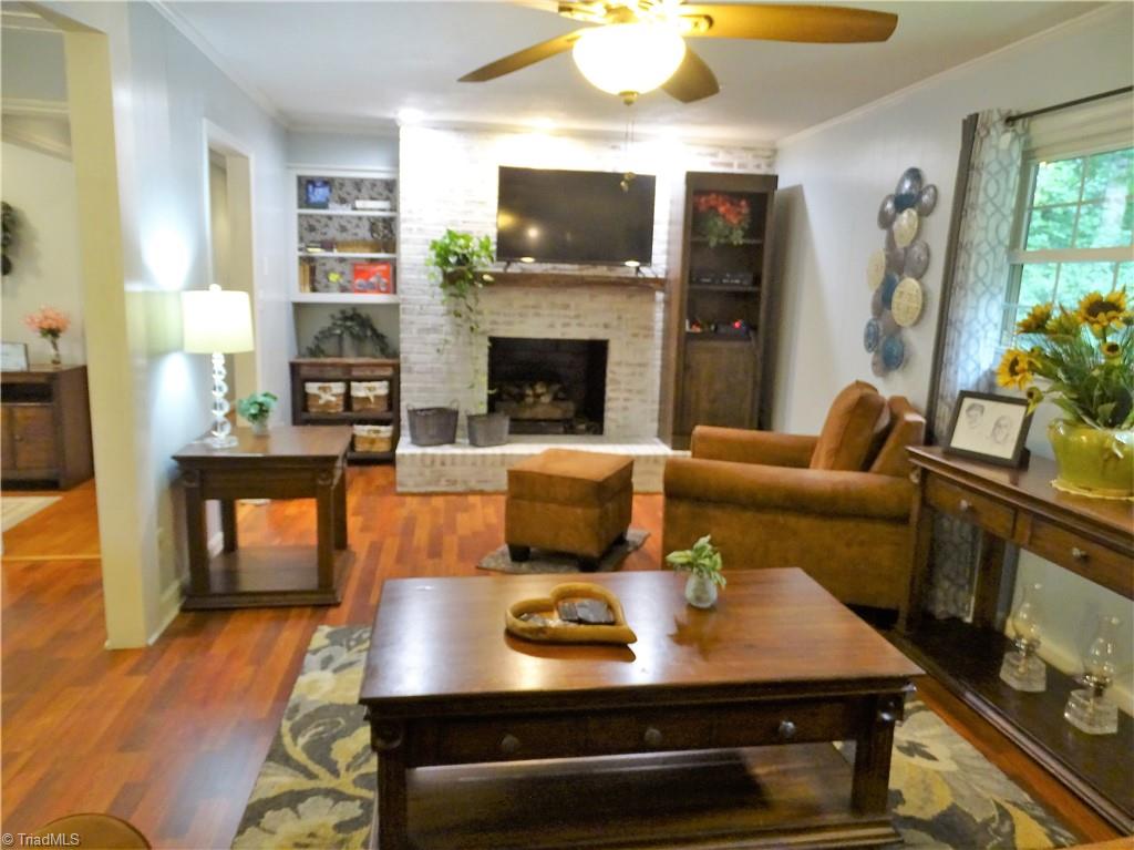 4596 Colonial Circle Trinity, NC 27370 - Photo 11 of 36 Living room