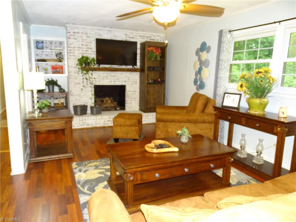 4596 Colonial Circle Trinity, NC 27370 - Photo 10 of 36 living room