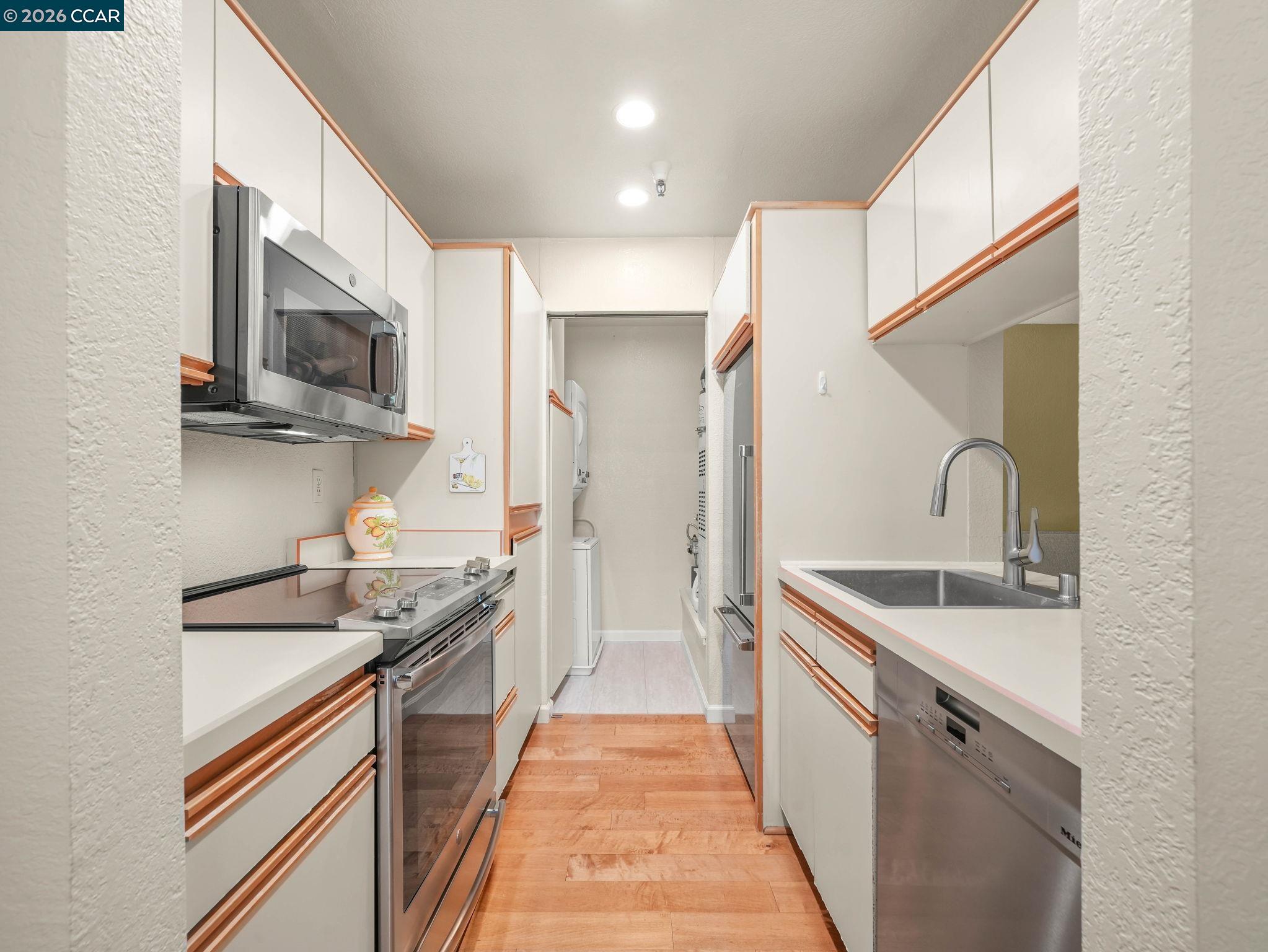 1308 Walden Road, Unit 27 Walnut Creek, CA 94597 - Photo 8 of 28