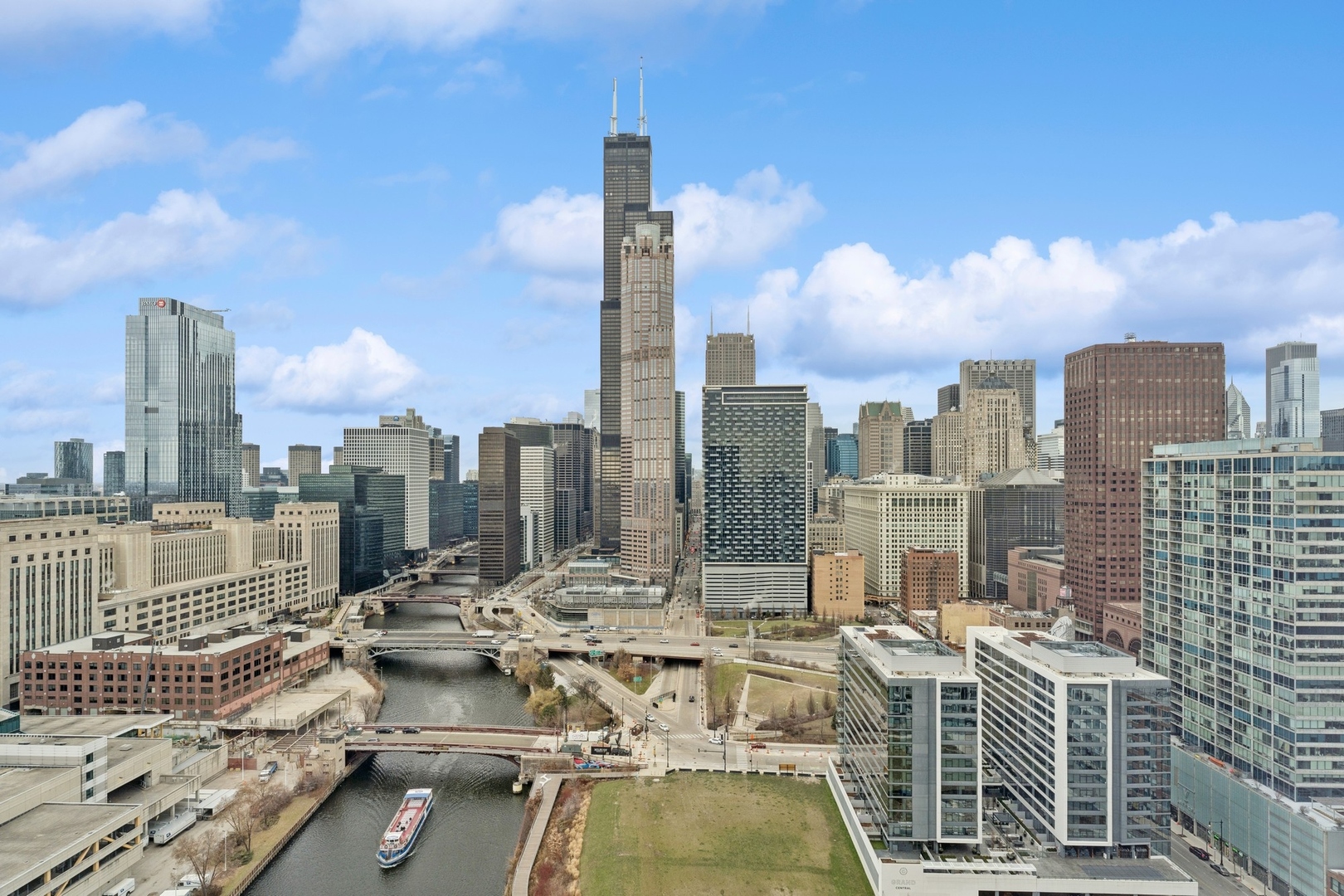 234 West Polk Street, Unit 3204 Chicago, IL 60607 - Photo 38 of 39 a picture of city view