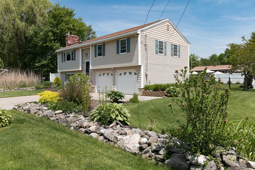 37 Erie Road Methuen, MA 01844 - Photo 3 of 24 Gallery Image 3