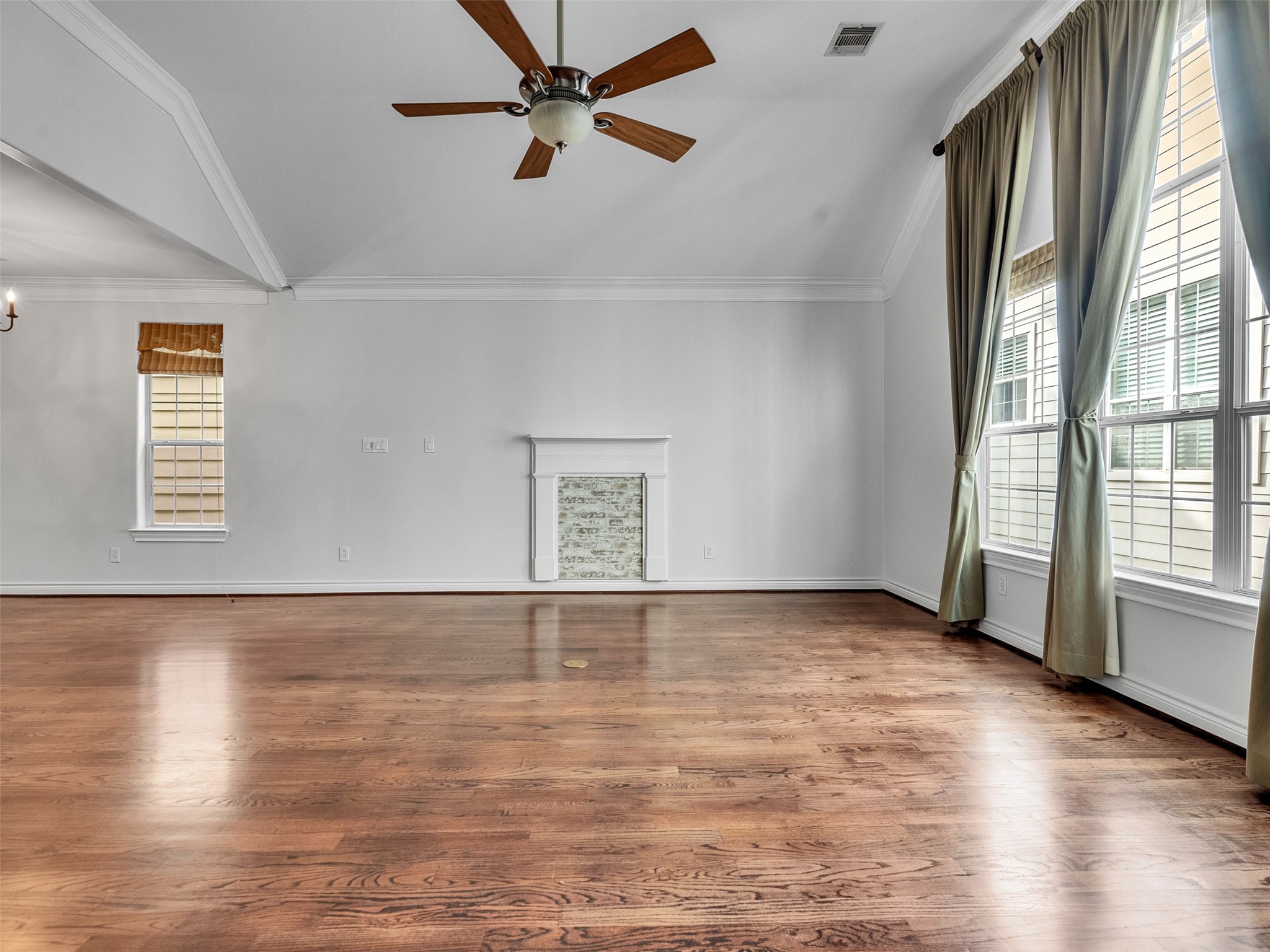 5976 Kansas Street Houston, TX 77007 - Photo 12 of 41