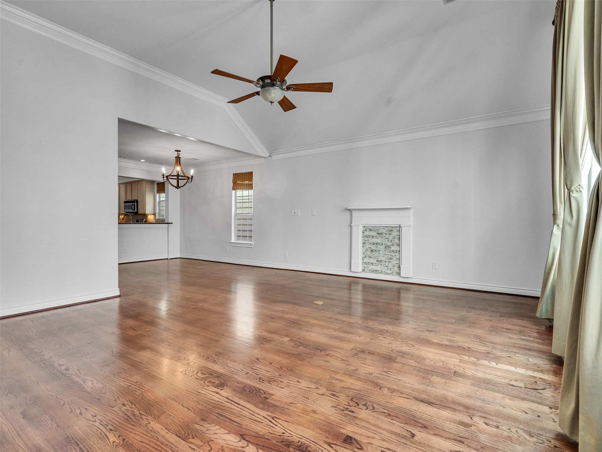 5976 Kansas Street Houston, TX 77007 - Photo 13 of 41