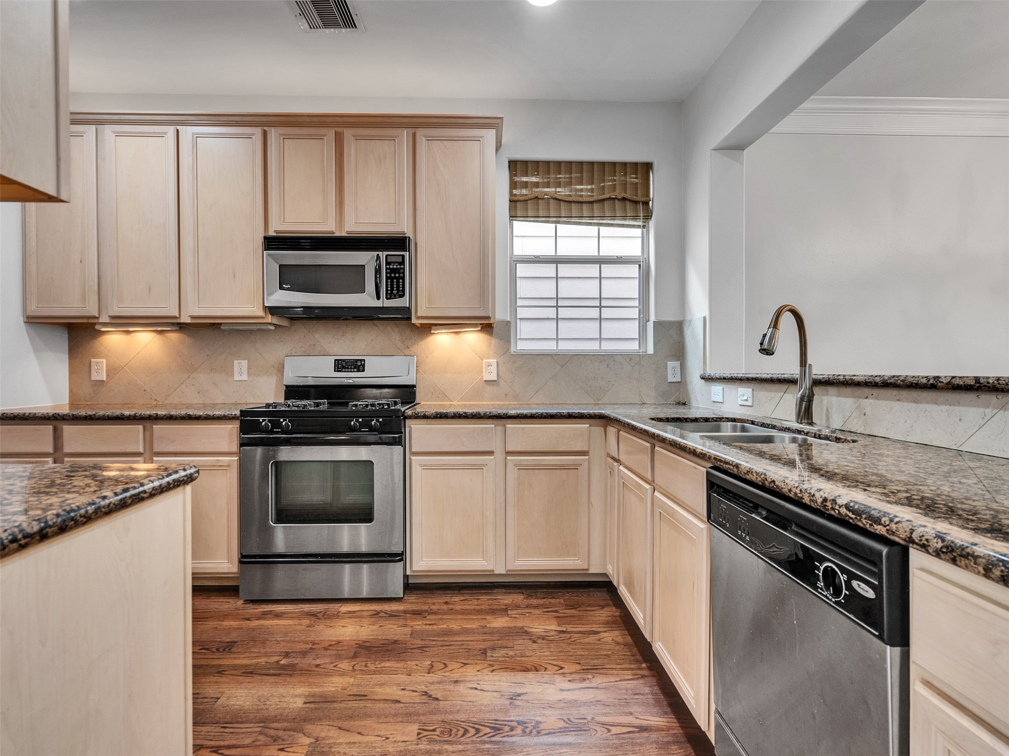 5976 Kansas Street Houston, TX 77007 - Photo 19 of 41