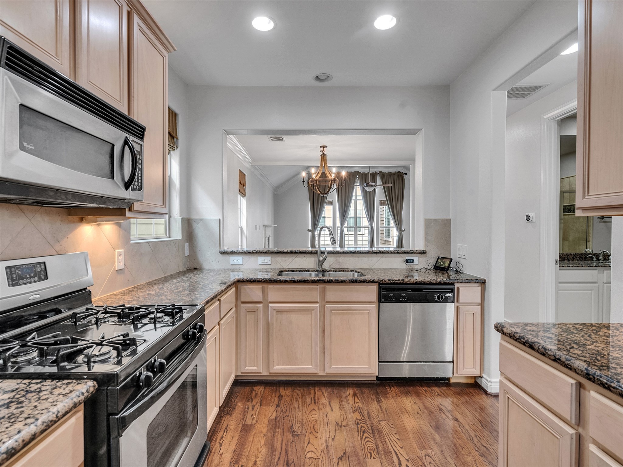 5976 Kansas Street Houston, TX 77007 - Photo 21 of 41