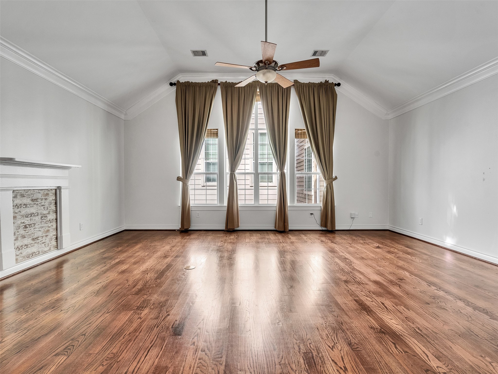 5976 Kansas Street Houston, TX 77007 - Photo 10 of 41