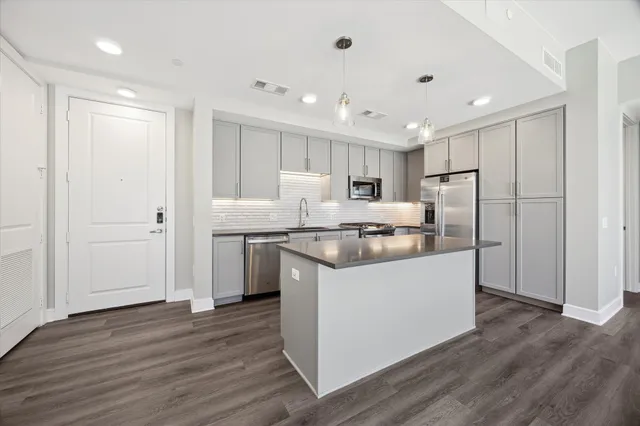 $4,376 | 9757 Katy Freeway, Unit 321, Houston, TX 77024