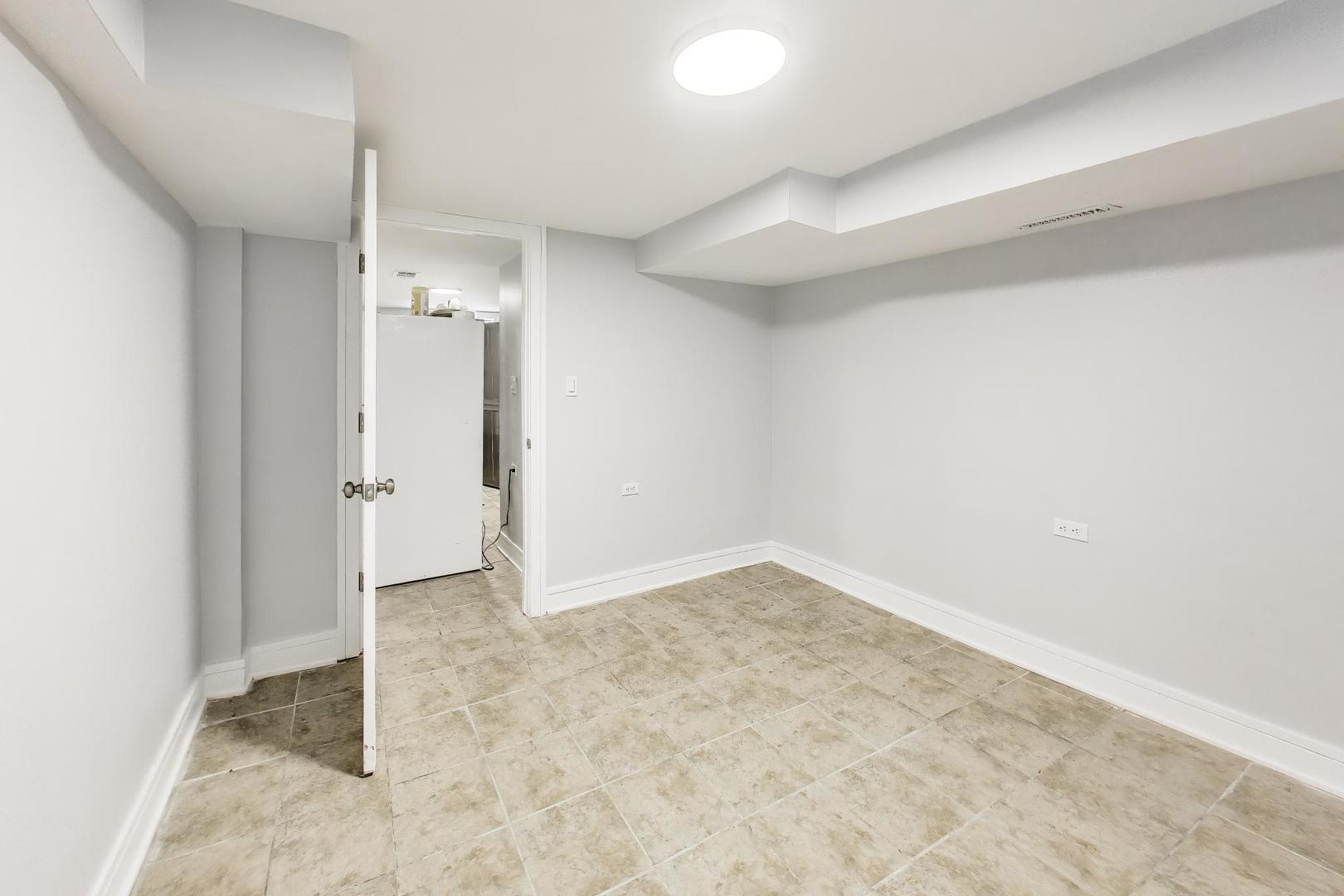 9138 South Carpenter Street Chicago, IL 60620 - Photo 32 of 36
