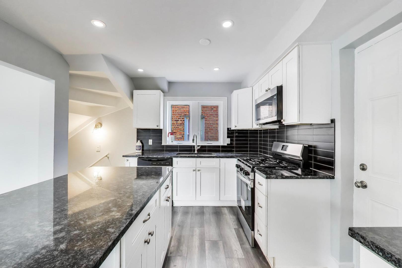 9138 South Carpenter Street Chicago, IL 60620 - Photo 9 of 36