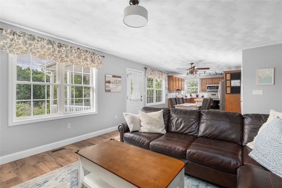 48 Angell Road Cumberland, RI 02864 - Photo 11 of 39