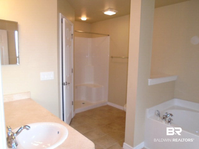 4 Martin Circle Foley, AL 36535 - Photo 23 of 37 Master has a separate shower.