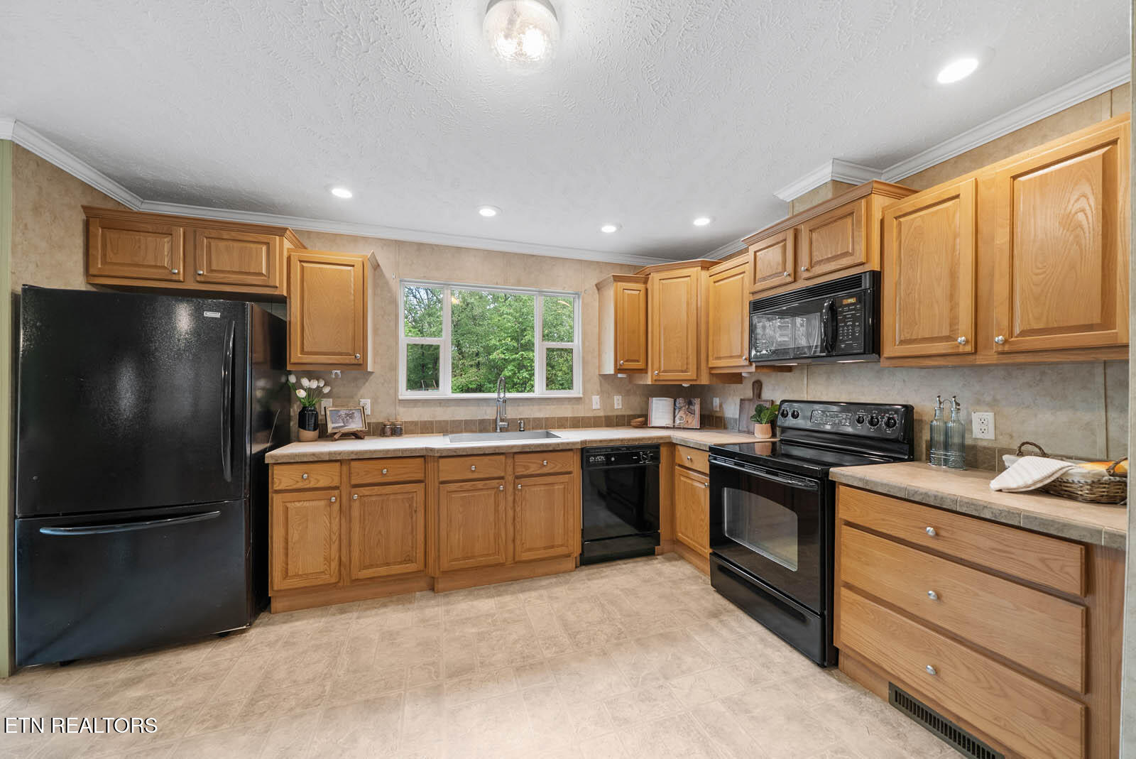 1301 Valley View Road Crossville, TN 38572 - Photo 8 of 60 DSC09184