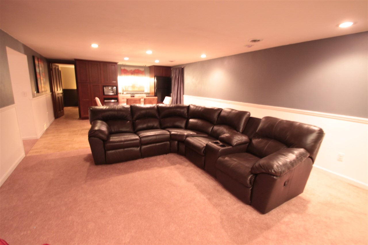 1138 Roxbury Road Rockford, IL 61107 - Photo 21 of 25 a living room with furniture