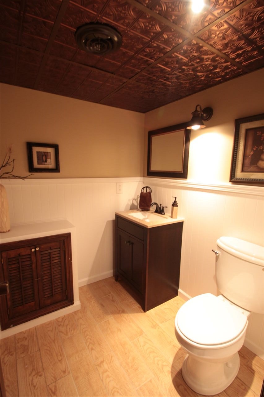 1138 Roxbury Road Rockford, IL 61107 - Photo 22 of 25 a bathroom with a sink toilet and mirror