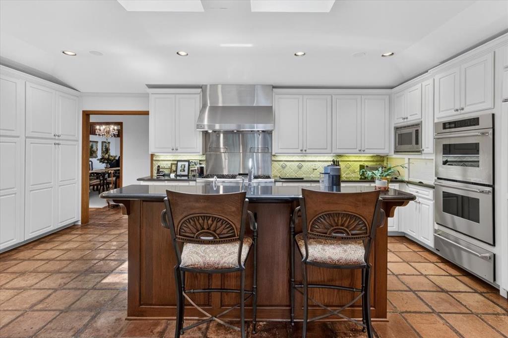 4204 Ledgeview Road Fort Worth, TX 76109 - Photo 10 of 37 Gallery Image 10