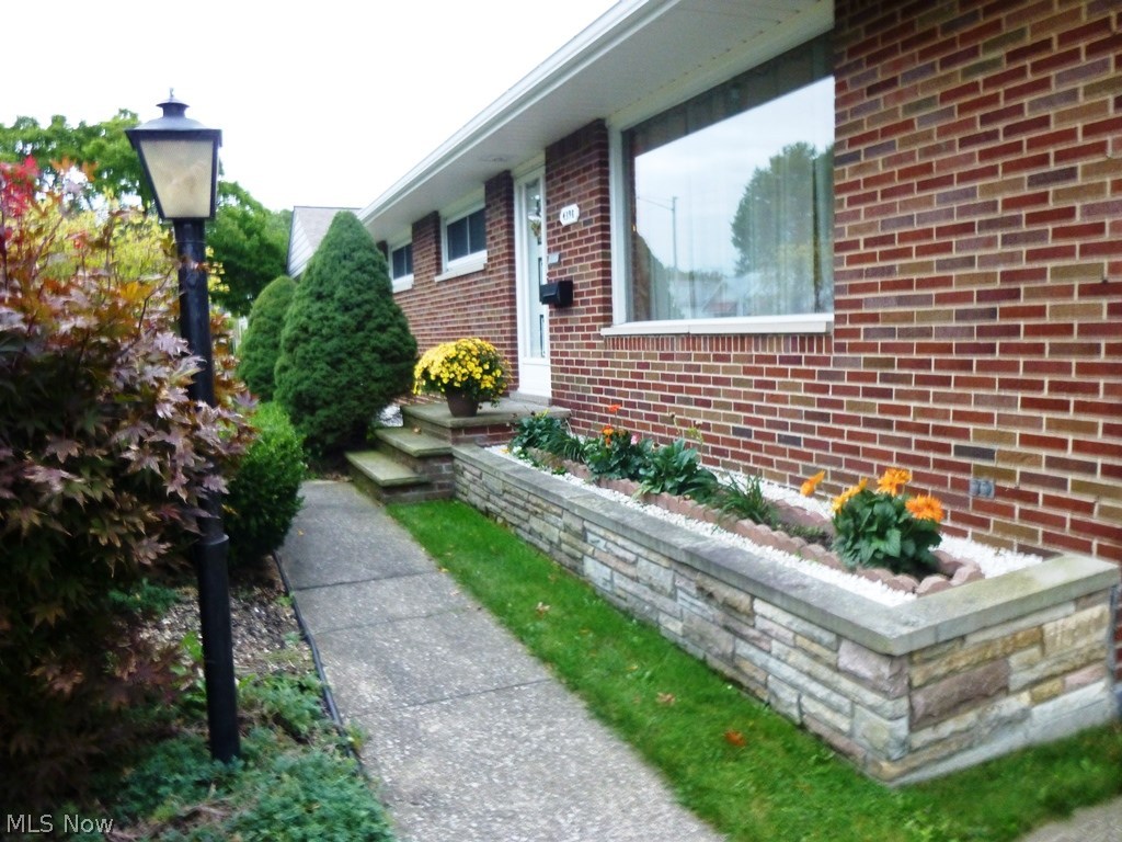 4398 Urban Road Cleveland, OH 44121 - Photo 2 of 24 Gallery Image 2