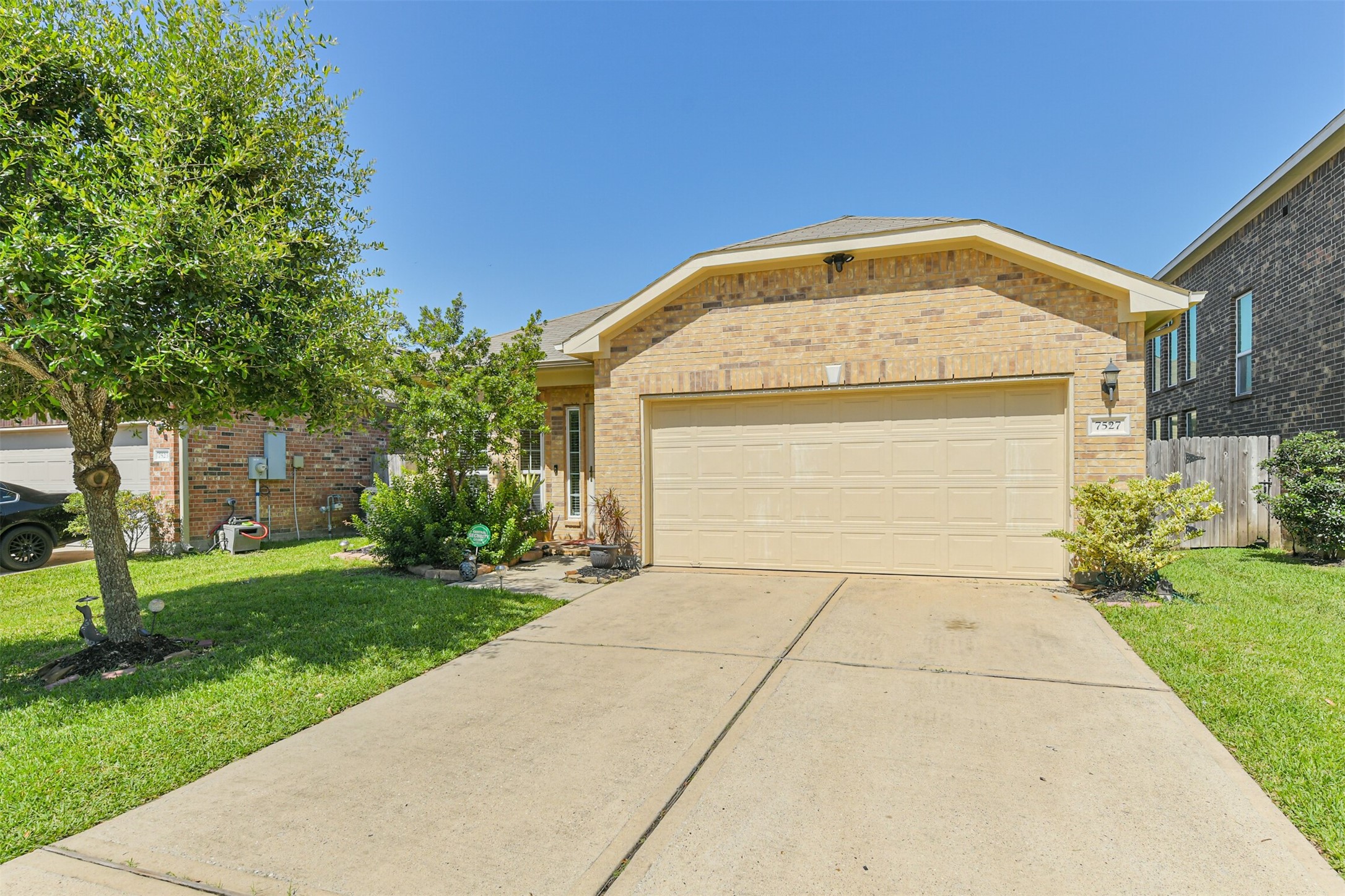 7527 Windsor Valley Lane Houston, TX 77049 - Photo 2 of 35 a view of backyard of house with green space