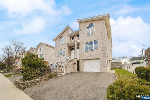 $4,300 | 2432 3rd Street, Unit B, Fort Lee, NJ 07024