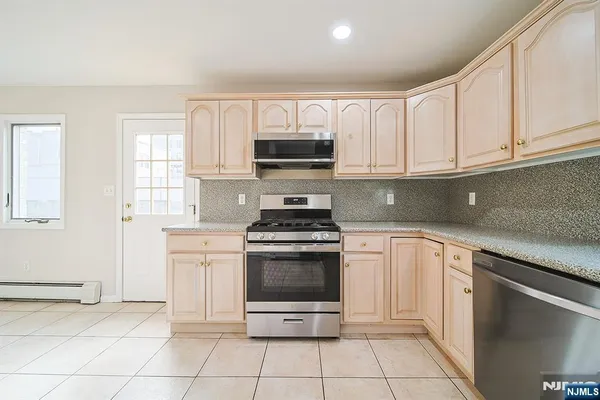 $4,300 | 2432 3rd Street, Unit B, Fort Lee, NJ 07024