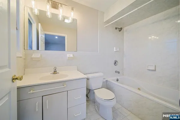 $4,300 | 2432 3rd Street, Unit B, Fort Lee, NJ 07024