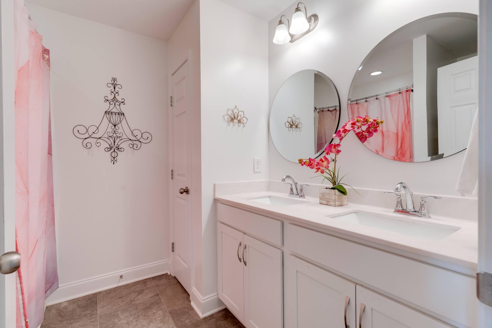 420 Longstone Road Gallatin, TN 37066 - Photo 12 of 24 a bathroom with a sink vanity and mirror