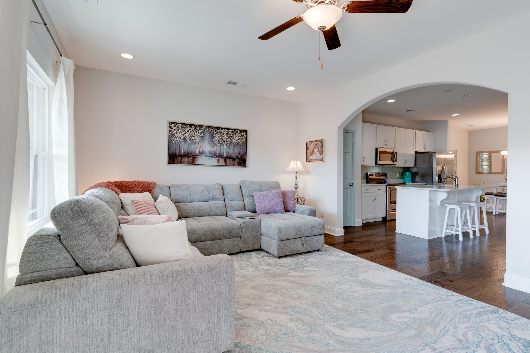420 Longstone Road Gallatin, TN 37066 - Photo 4 of 24 a living room with furniture and kitchen view
