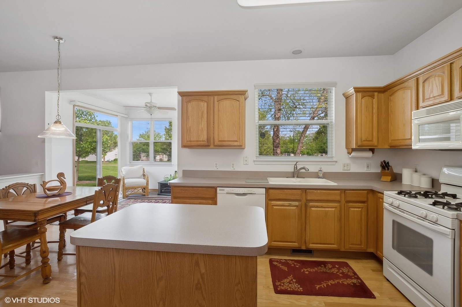 674 Cadillac Circle Romeoville, IL 60446 - Photo 7 of 18 Gallery Image 7
