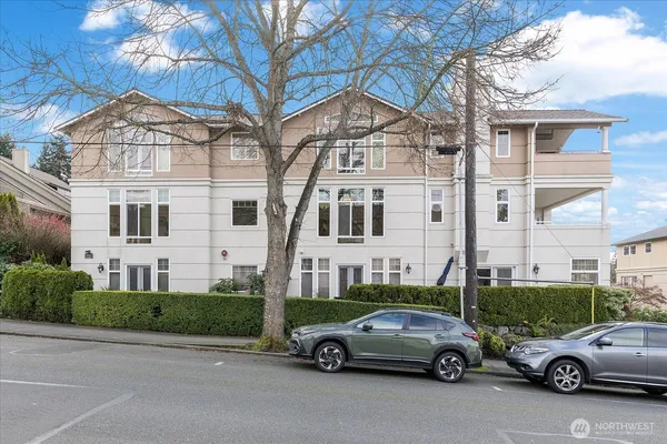 $1,550,000 | 546 Walnut Street, Unit 201, Edmonds, WA 98020