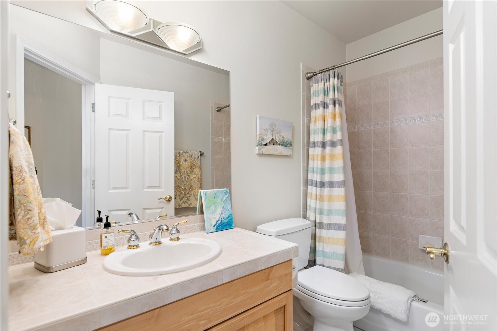 546 Walnut Street, Unit 201 Edmonds, WA 98020 - Photo 25 of 34