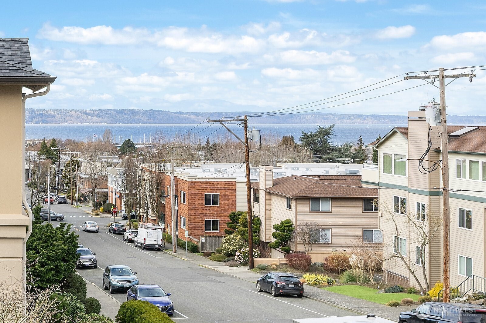 546 Walnut Street, Unit 201 Edmonds, WA 98020 - Photo 4 of 34