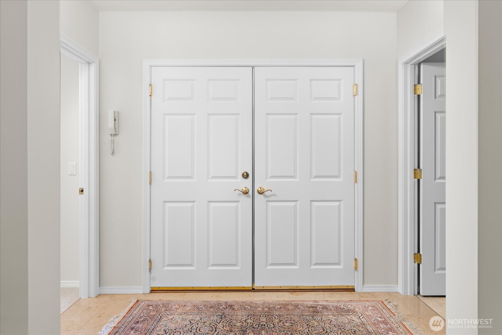 546 Walnut Street, Unit 201 Edmonds, WA 98020 - Photo 5 of 34