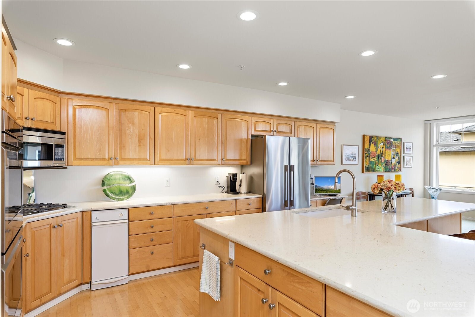 546 Walnut Street, Unit 201 Edmonds, WA 98020 - Photo 8 of 34