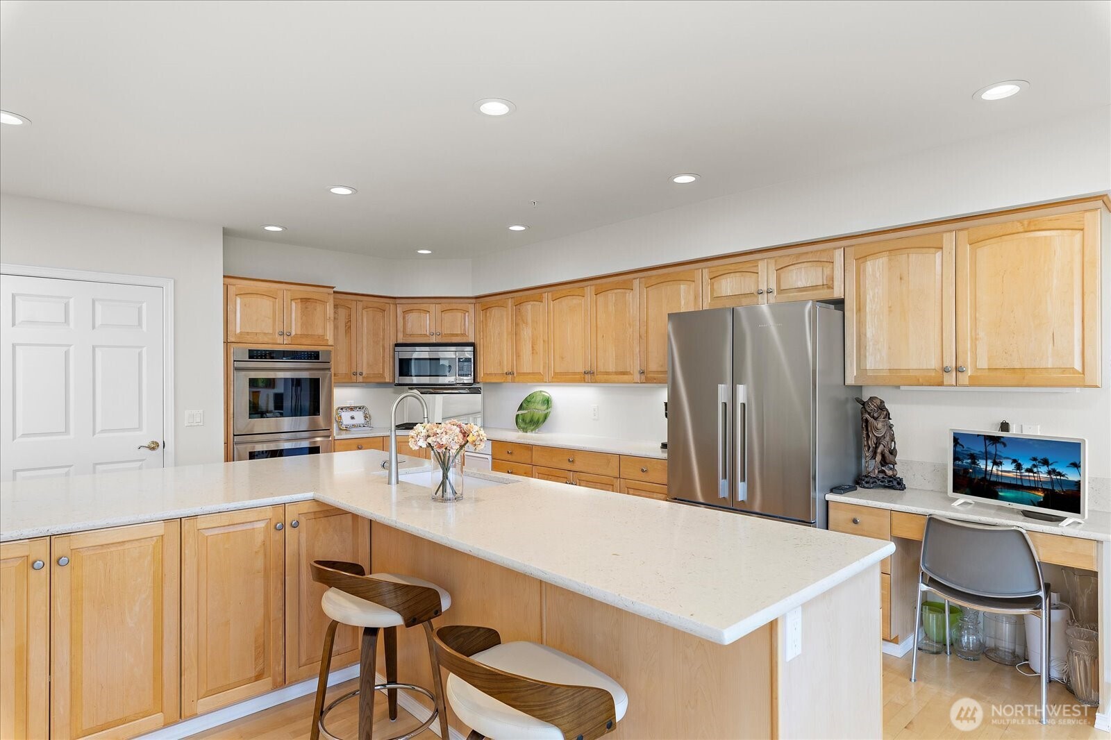 546 Walnut Street, Unit 201 Edmonds, WA 98020 - Photo 10 of 34