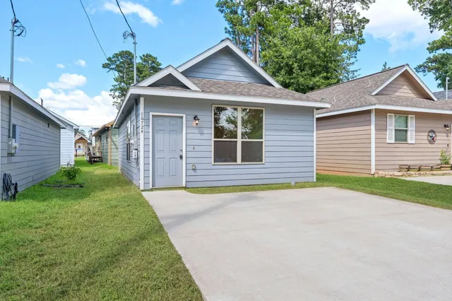 $1,195 | 16724 East Forrestal Street, Montgomery, TX 77316