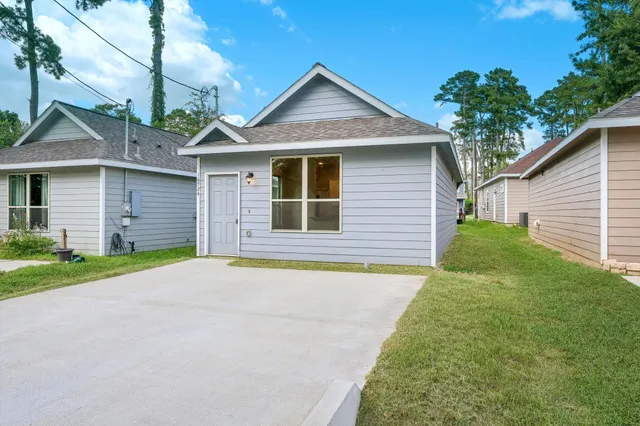 $1,195 | 16724 East Forrestal Street, Montgomery, TX 77316