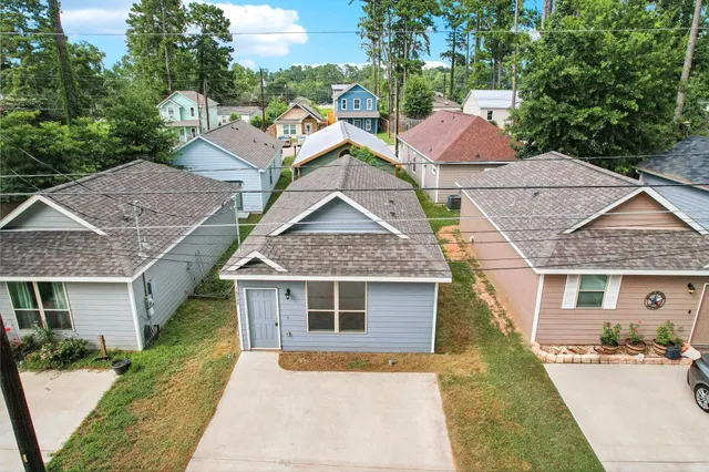 $1,195 | 16724 East Forrestal Street, Montgomery, TX 77316