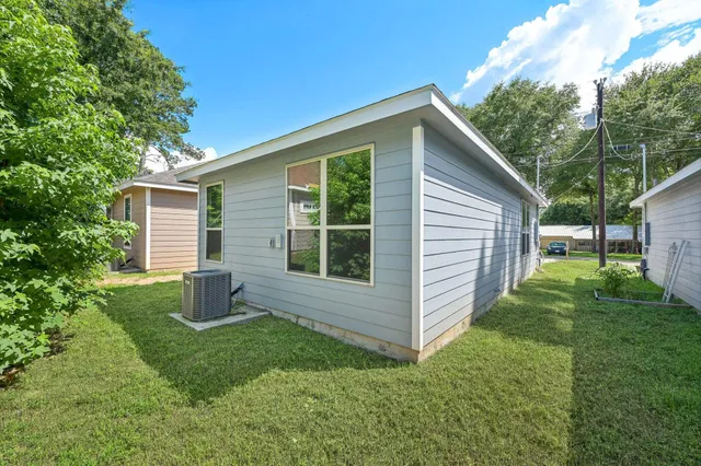 $1,195 | 16724 East Forrestal Street, Montgomery, TX 77316