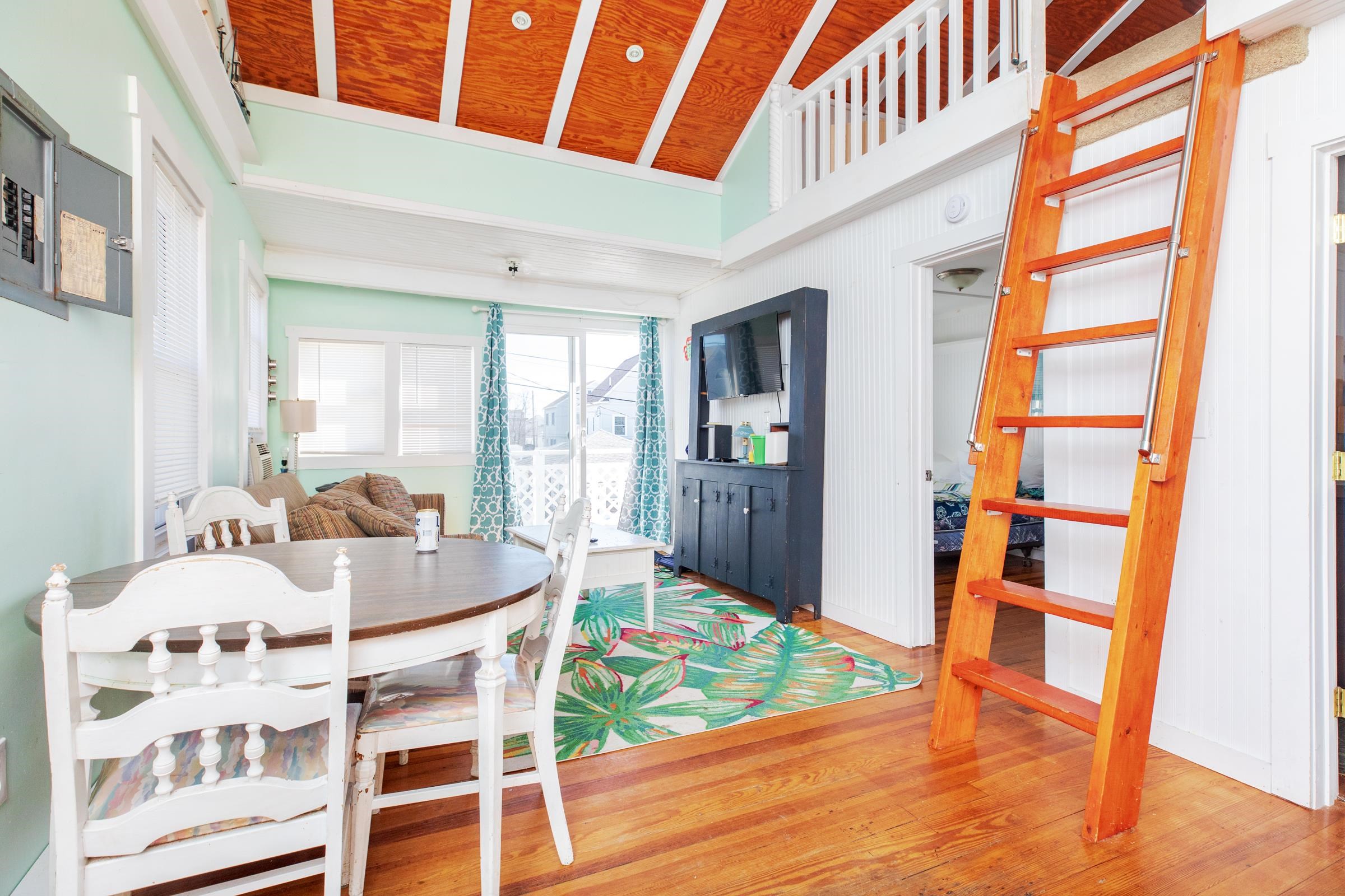12 Manchester Street Hampton, NH 03842 - Photo 3 of 29