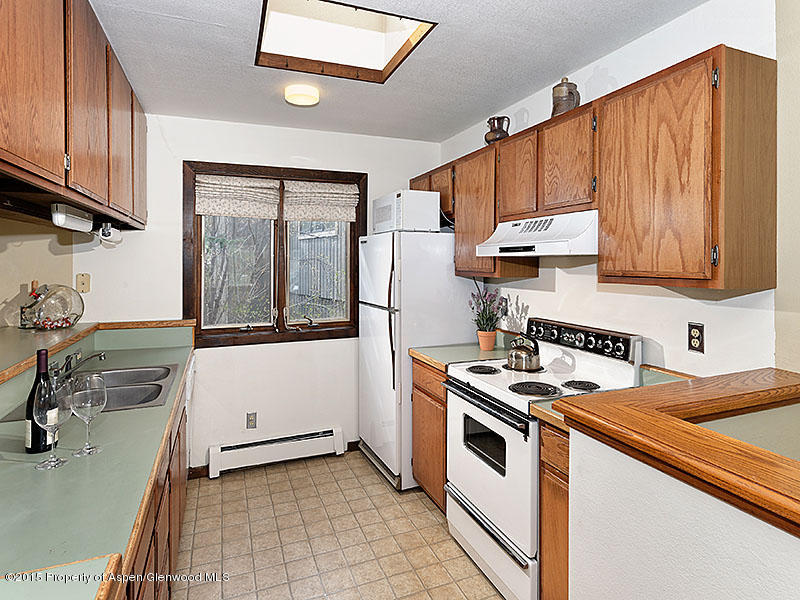 241 Meadow Ranch Road, Unit D2A Snowmass Village, CO 81615 - Photo 5 of 16 Fun Kitchen